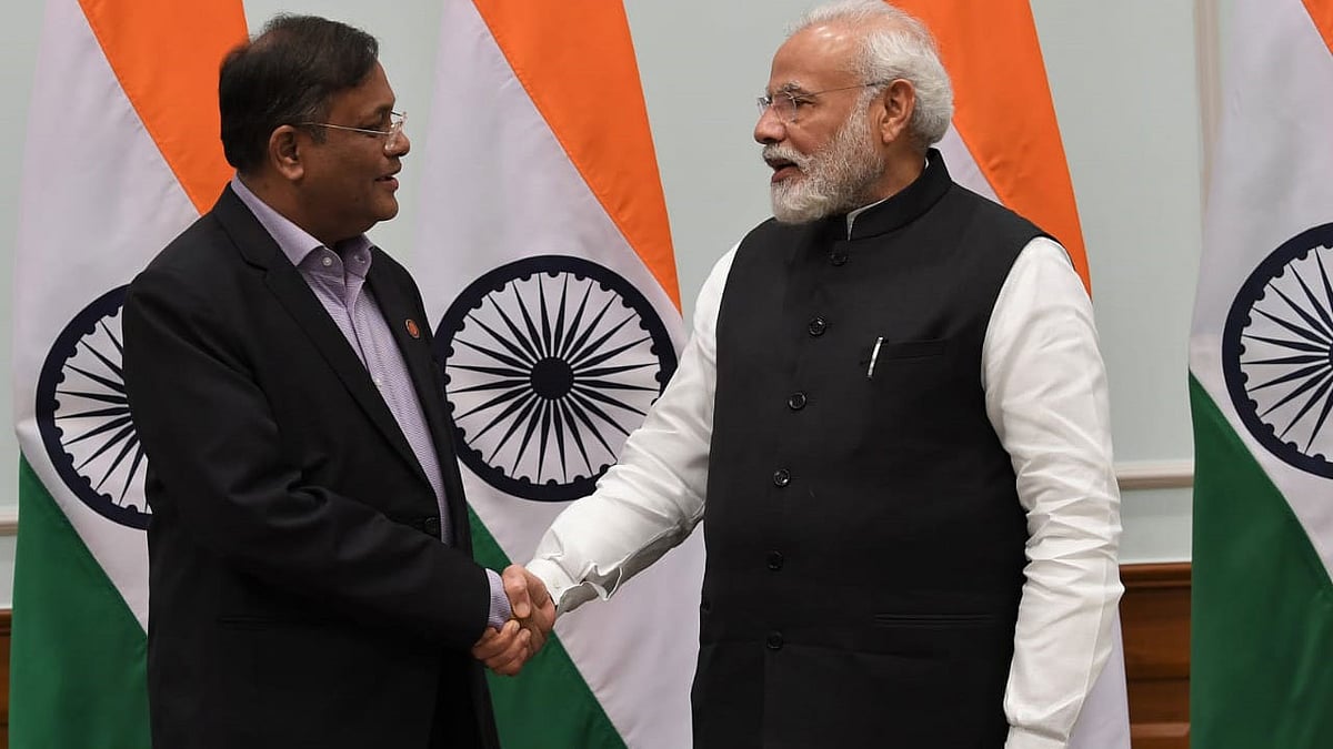 ভারতের প্রধানমন্ত্রী নরেন্দ্র মোদির সঙ্গে বাংলাদেশের তথ্যমন্ত্রী হাছান মাহমুদ। ছবি: সংগৃহীত