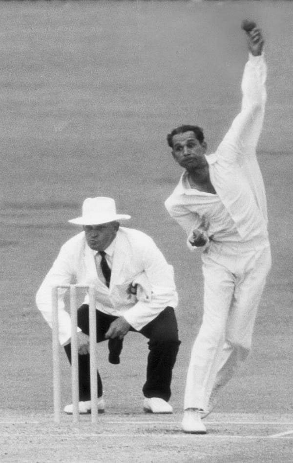 অ্যাকশনে নাদকার্নি। যখন খেলতেন। ছবি: ওয়াসিম জাফরের টুইটার পেজ