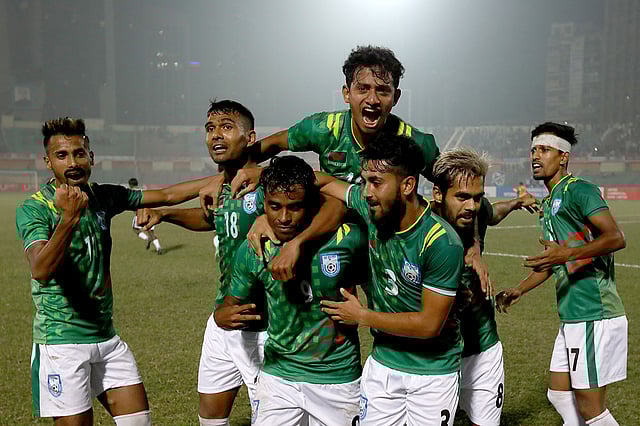 বড় জয়ের সঙ্গে গোল না খাওয়া তৃপ্তি দিচ্ছে কোচকে। ছবি: প্রথম আলো