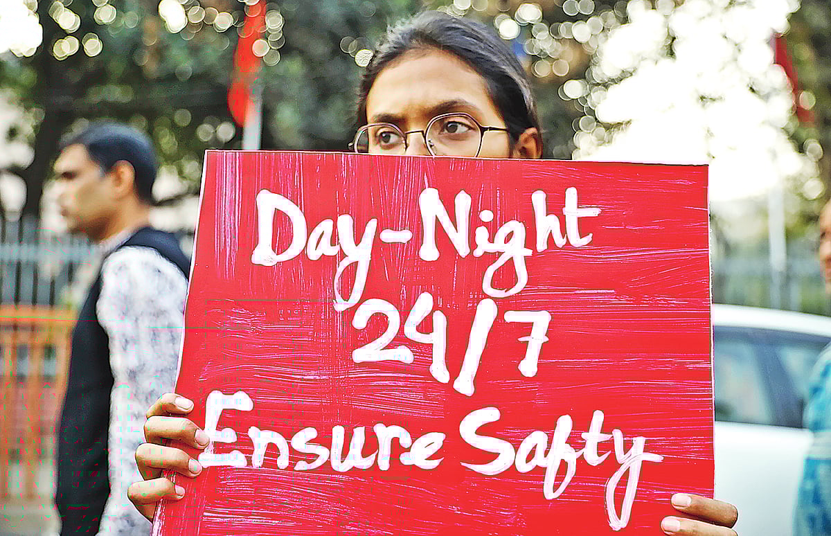 নারীর উন্নয়নে সবার আগে দরকার নিরাপত্তা কার্ড