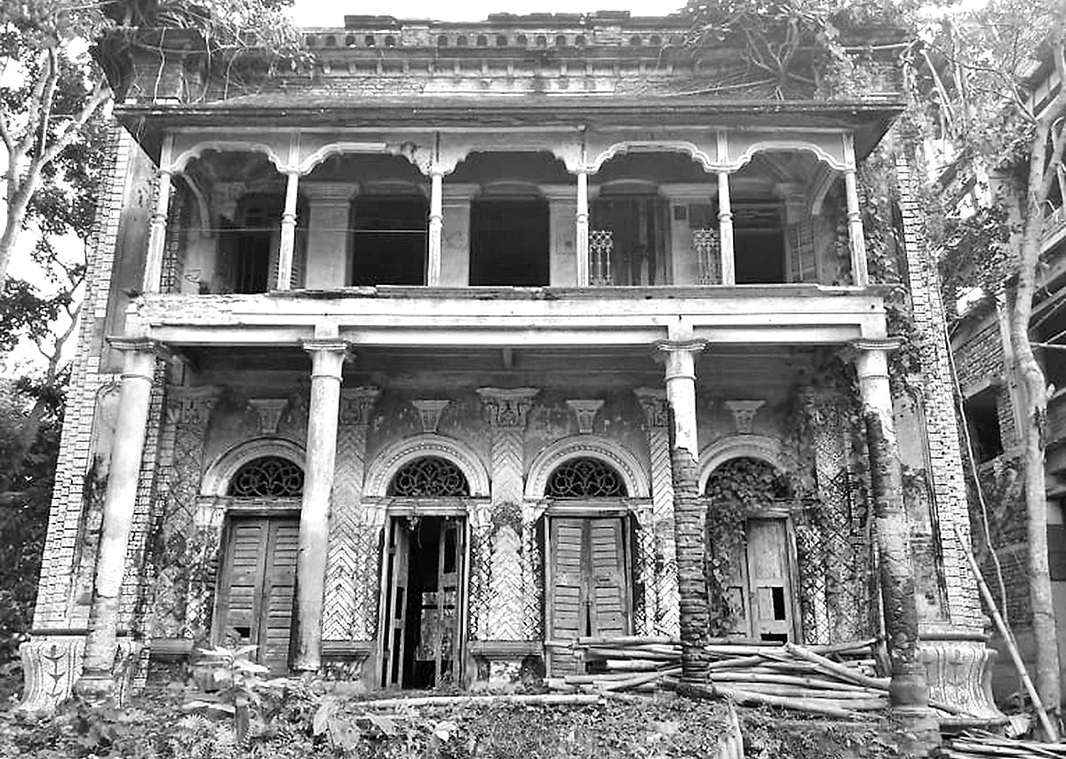 পোদ্দারবাড়িখ্যাত মুক্তিযুদ্ধের স্মৃতি সংরক্ষণ জাদুঘর। সম্প্রতি ঢাকার দোহার উপজেলার রাইপাড়া ইউনিয়নের লক্ষ্মীপ্রসাদ গ্রামে। ছবি: প্রথম আলো