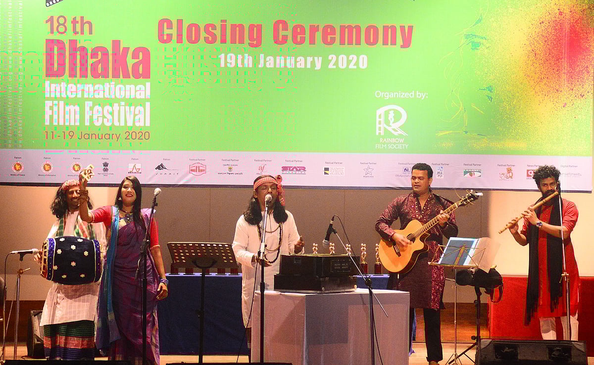 ঢাকা চলচ্চিত্র উৎসবের শেষ দিনে ছিল সংগীত পরিবেশনা। ছবি: প্রথম আলো