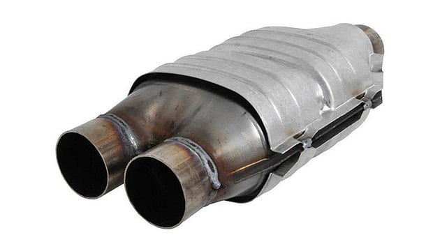 ক্যাটালিটিক কনভারটার। পেট্রলচালিত গাড়ির এই যন্ত্রাংশে ব্যবহৃত হয় প্যালেডিয়াম।