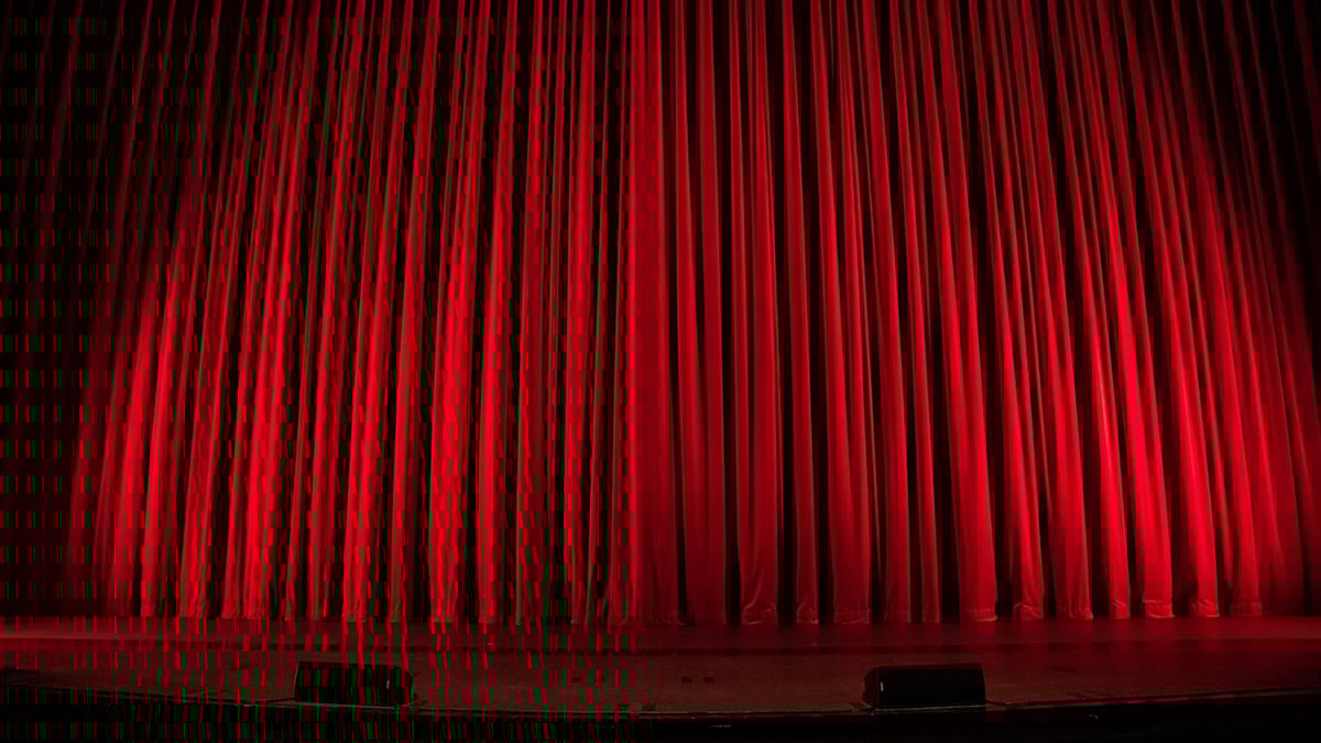 থিয়েটার করে জীবিকা নির্বাহের ক্ষেত্রটা দেশে তৈরি হয়নি। ছবি: সংগৃহীত