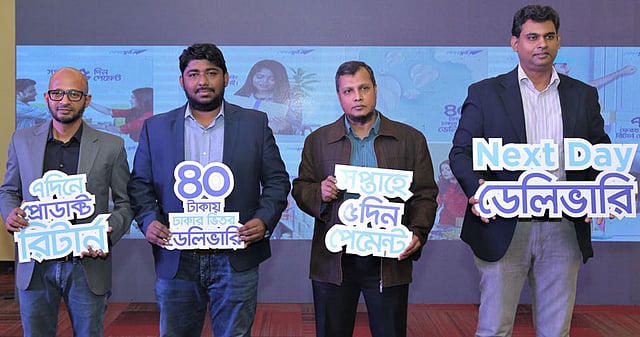 স্মার্ট লজিস্টিক সেবার ঘোষণা দেন পেপারফ্লাই ও ই-ক্যাবের কর্মকর্তারা। ছবি: সংগৃহীত