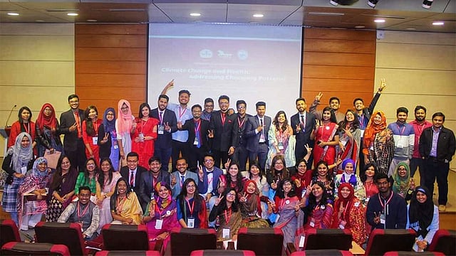 নর্থ সাউথ বিশ্ববিদ্যালয় ক্যাম্পাসে বিএমএমএসের বার্ষিক সভায় দিনভর ছিল নানা আয়োজন। ছবি: লেখক