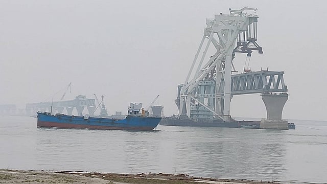 ২২তম স্প্যানটি ৫ ও ৬ নম্বর পিয়ারের ওপর বসানো হয়। ছবি: সংগৃহীত