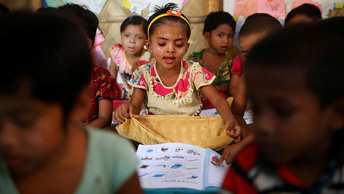 কক্সবাজারের রোহিঙ্গা ও স্থানীয় সম্প্রদায়ের সব শিশুকে শিক্ষিত করে গড়ে তোলার দায়িত্ব পালনে অংশগ্রহণ করতে হবে। ছবি: রয়টার্স