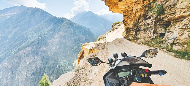 ভারতের হিমাচল প্রদেশের কিল্লার থেকে জম্মু ও কাশ্মীরের কিস্তোয়ার যেতে ইশতিয়ারির দুর্গম রাস্তা