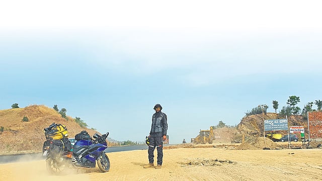 ত্রিপুরার উদয়পুর থেকে গুজরাটের আহমেদাবাদ যাওয়ার পথে।