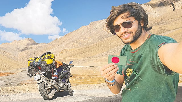 ভারতের লেহ–মানালি মহাসড়কের লাচুংলা পাস এলাকায় সাজেদুর রহমান