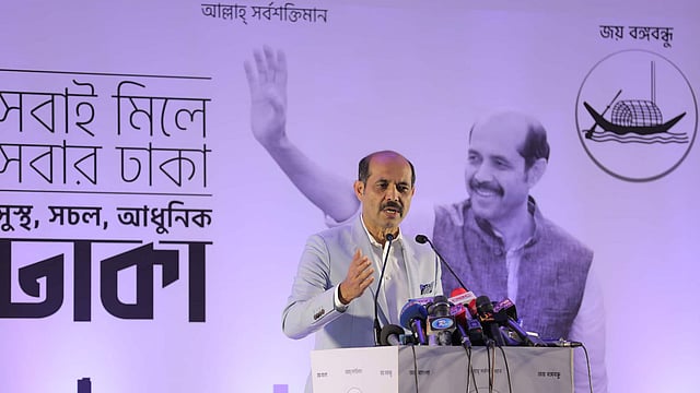 নির্বাচনী ইশতেহার ঘোষণা করছেন ঢাকা উত্তর সিটি করপোরেশন (ডিএনসিসি) নির্বাচনে আওয়ামী লীগের মেয়র প্রার্থী আতিকুল ইসলাম। ছবি: সাইফুল ইসলাম