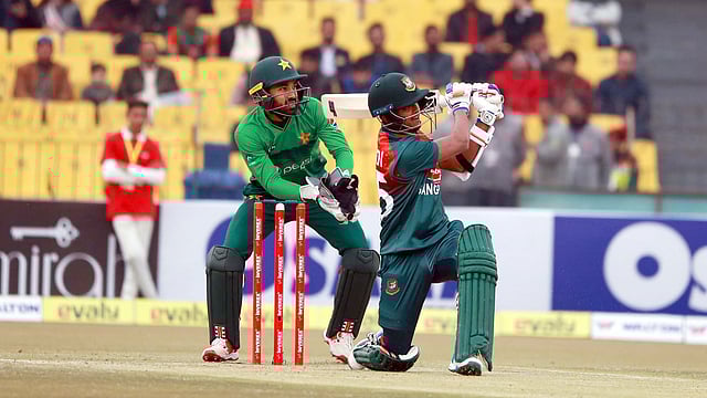 কাল তিনে ব্যাট করতে পাঠানো হয় মেহেদীকে। ছবি: বিসিবি