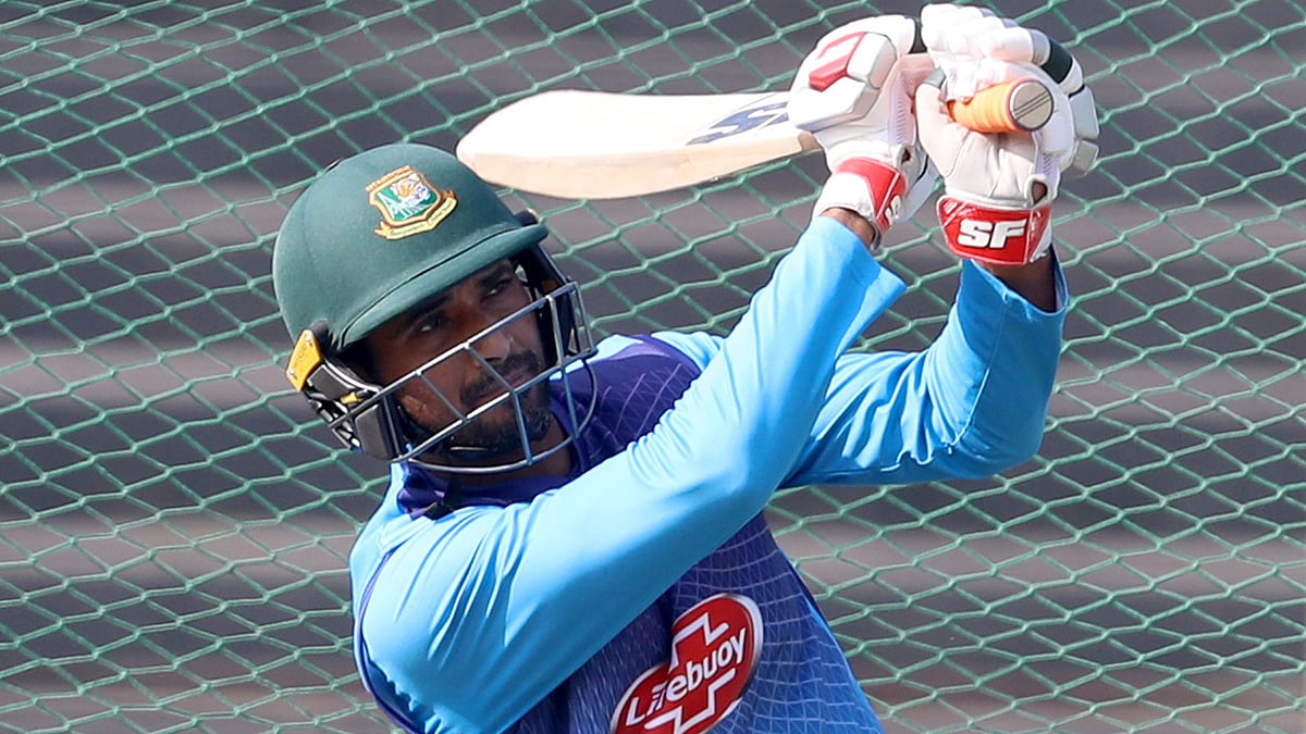 মাহমুদউল্লাহ কি ব্যাটিংক্রমের আরও ওপরে ব্যাট করবেন? ছবি: প্রথম আলো