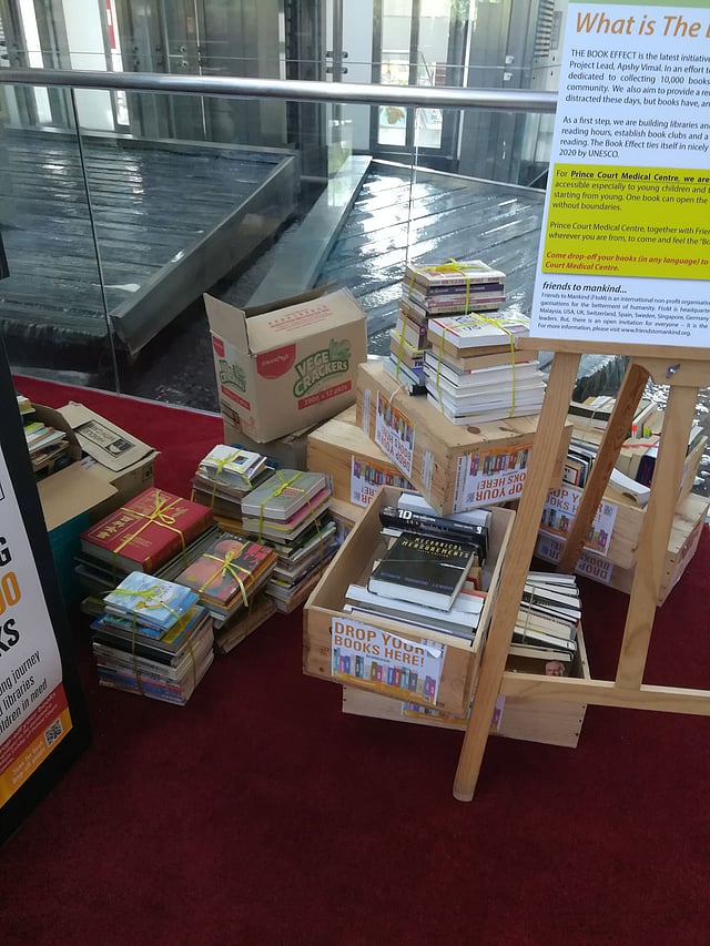 মালয়েশিয়ার হাসপাতালগুলোয় পড়ার জন্য মিলবে বইও। ছবি: রাশেদুল আলম