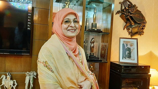 ঢাকায় বারিধারার বাসায় নায়িকা শাবানা। ছবি: প্রথম আলো