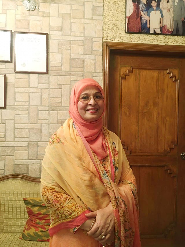 ঢাকায় বারিধারার বাসায় নায়িকা শাবানা। ছবি: প্রথম আলো