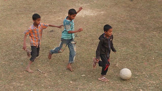এতক্ষণে বলটা পাওয়া গেল