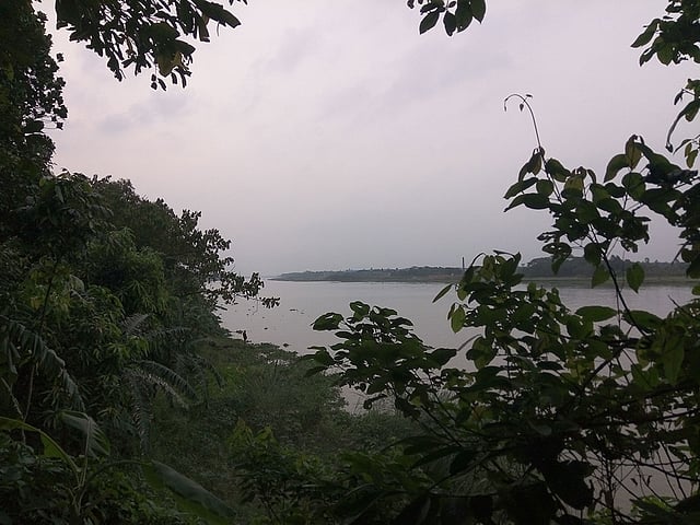 একডালার পাশে শীতলক্ষ্যা। ছবি: লেখক