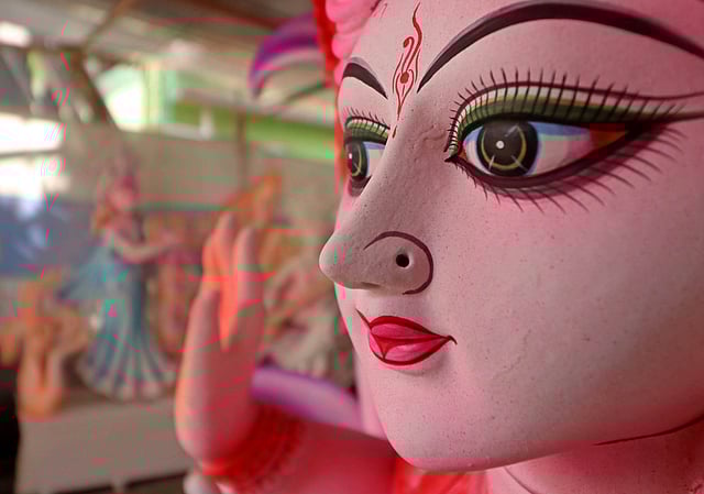 সিলেট নগরের বানিয়াপাড়া এলাকায় সরস্বতীর প্রতিমা তৈরি করেছেন প্রতিমা শিল্পীরা। দাড়িয়াপাড়া, সিলেট। ছবি: আনিস মাহমুদ