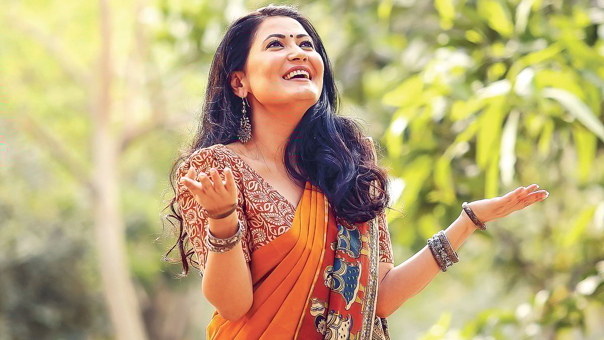 ক্যানসার জয় করেছেন, আবার আক্রান্ত হয়েছেন, দুরারোগ্য ব্যাধিকে আবারও হারিয়ে হাসি মুখে মডেলিং করে যাচ্ছেন ফওজিয়া আফরিন। ছবি: সুমন ইউসুফ