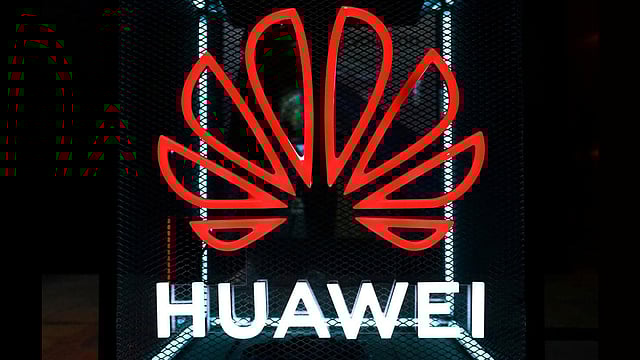 যুক্তরাজ্য ৫-জি সেবার অনুমতি পাবে হুয়াওয়ে। ছবি: রয়টার্স