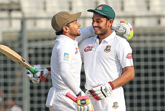 মুশফিকের হ্যামস্ট্রিংয়ের পুরোনো চোট মাথাচাড়া দিয়েছে, মেহেদী হাসান মিরাজের আঙুলে । ফাইল ছবি