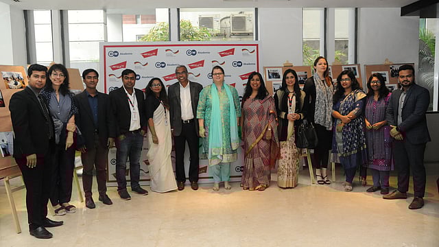 গণমাধ্যম আইন, নৈতিকতা ও ডিজিটাল সুরক্ষাবিষয়ক অনলাইন কোর্সের উদ্বোধনী অনুষ্ঠানে আয়োজকেরা। ছবি: সংগৃহীত