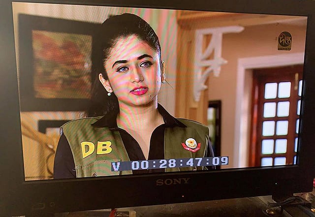 ‘ভালোবাসার আলো আঁধার’ নাটকের শুটিংয়ে ফারিয়া শাহরিন। ছবি: ফেসবুক