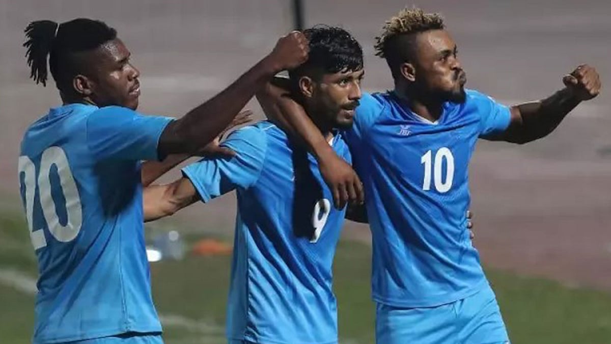 সানডে চিজোবা , বেলফোর্টদের মাঝে এভাবেই জ্বলে উঠুক নাবীব নেওয়াজের মতো স্থানীয় স্ট্রাইকাররা। প্রথম আলো ফাইল ছবি