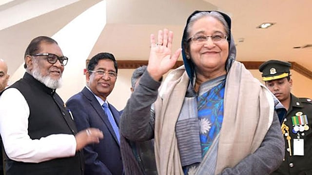 প্রধানমন্ত্রী শেখ হাসিনা মঙ্গলবার সকালে ইতালির রাজধানী রোমের উদ্দেশে ঢাকা ত্যাগ করেন। ছবি: বাসস