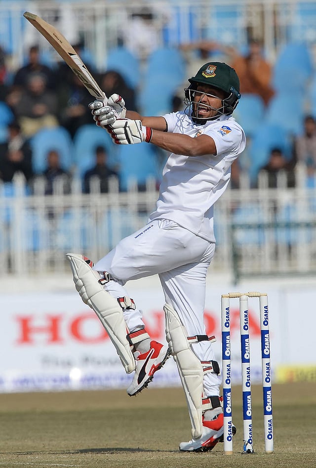 এখন ভরসা হয়ে আছেন মোহাম্মদ মিঠুনই। ছবি: এএফপি