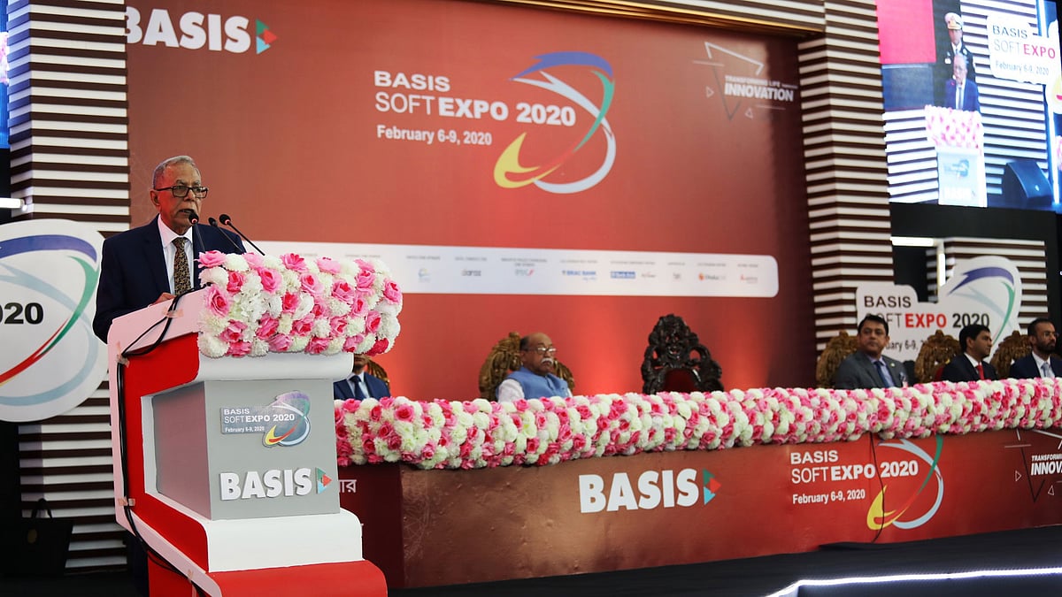 বেসিসের সফটওয়্যার মেলার উদ্বোধন করেন রাষ্ট্রপতি মো. আবদুল হামিদ। ছবি: বেসিসের সৌজন্যে