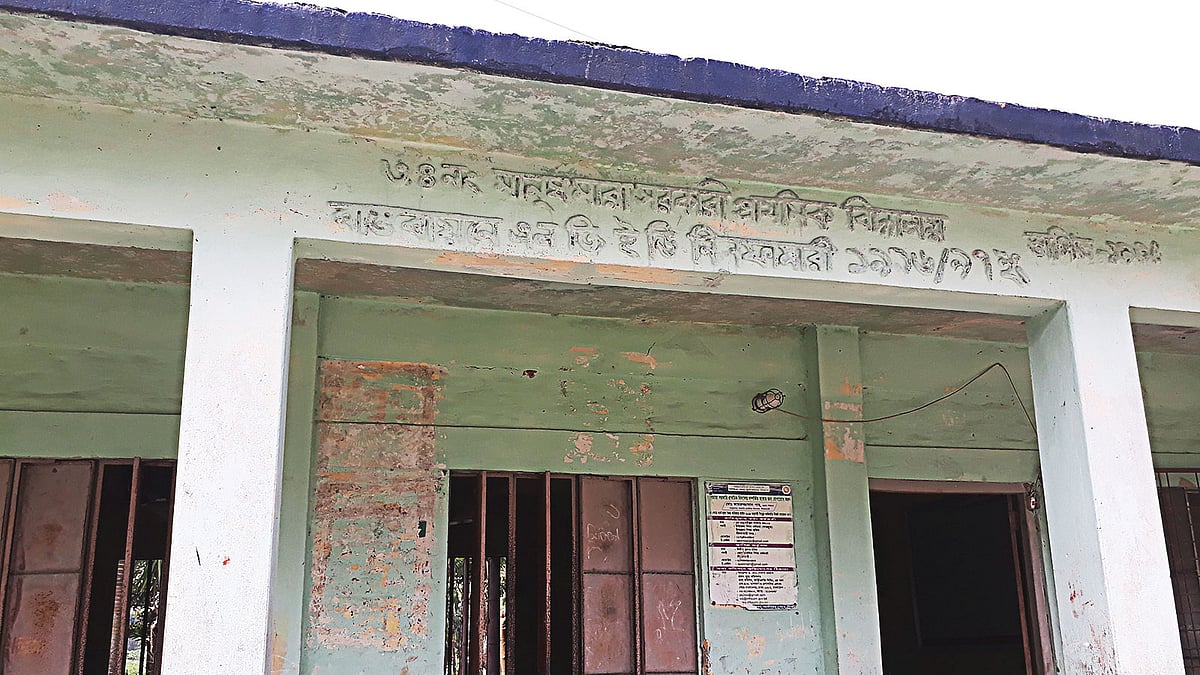 কয়েক দিন পরই ভবনের গায়ের চিরচেনা নামটি বদলে যাবে।