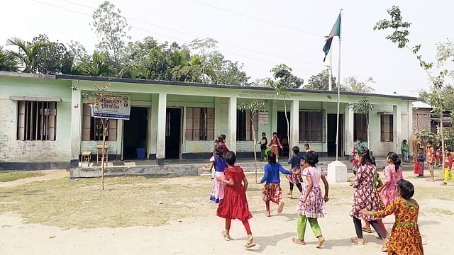 নাম বদলানোয় বিদ্যালয়ের শিক্ষার্থীরাও খুশি