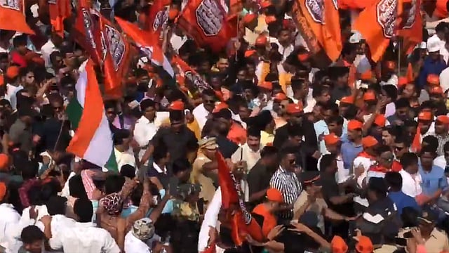 মুম্বাইয়ে গতকাল রোববার মিছিল ও সমাবেশ করে লক্ষাধিক মানুষ। ছবি: টুইটার