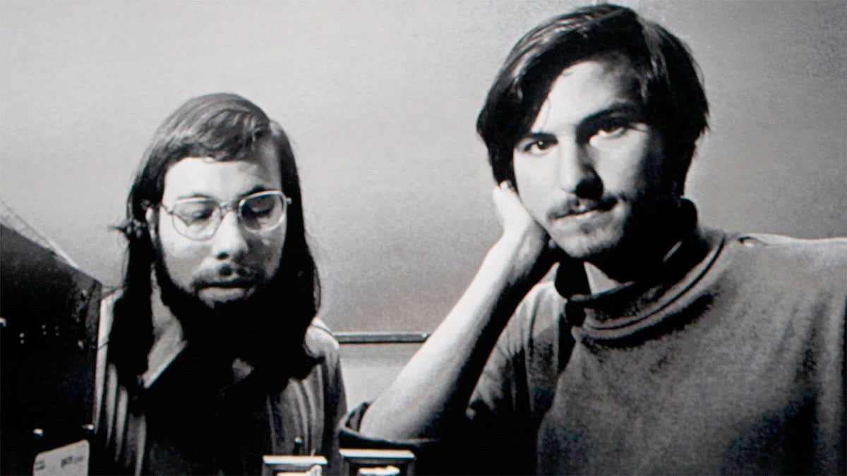 অ্যাপলের প্রতিষ্ঠাতা স্টিভ জবস ও স্টিভ ওজনিয়াক। ছবি: রয়টার্স