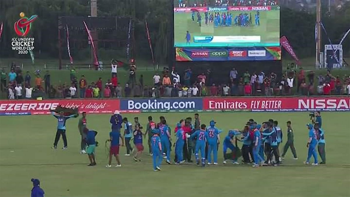 ম্যাচের শেষের এ উত্তেজনায় শাস্তি পেলেন পাঁচ ক্রিকেটার। ছবি: ইউটিউব