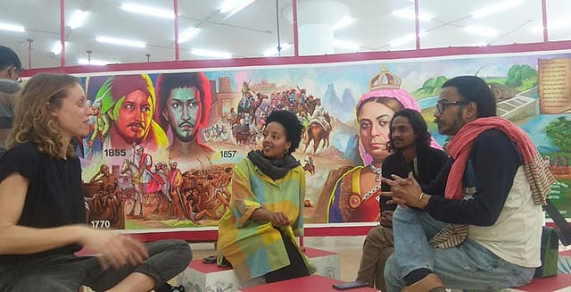 অ্যান্টনিও আলাম্পি, ওলানি ইওনেটে এবং শাওন আকন্দ নিজেদের কাজের সামনে। ছবি: লেখক