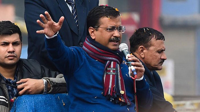 দিল্লি ‘গণভোটে’ বিজেপিবিরোধীদের বিজয়কে বিপুলই বলতে হবে। কেজরিওয়ালের দলই এখানে পাচ্ছে সংখ্যাগরিষ্ঠতা। ছবি: এএফপি