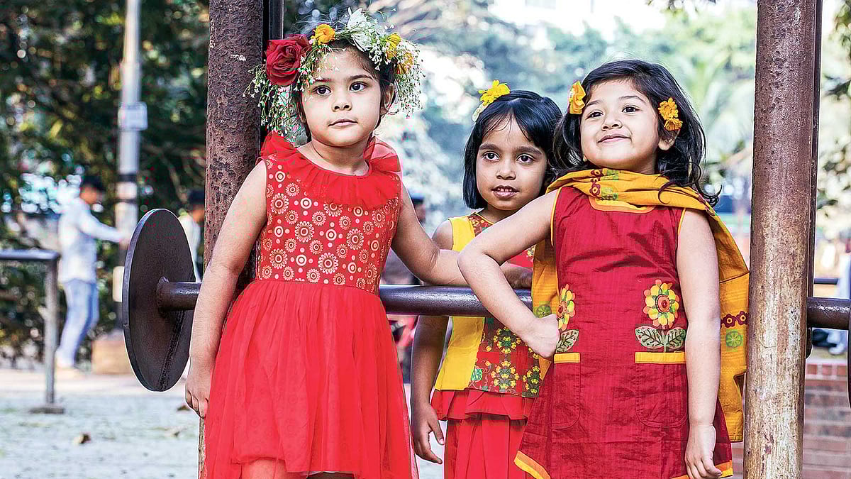 শিশুরাও বেড়াবে পহেলা ফাল্গুনে। মডেল: আয়ানা, নোরা ও জেরিন, পোশাক: রঙ বাংলাদেশ, ছবি: খালেদ সরকার