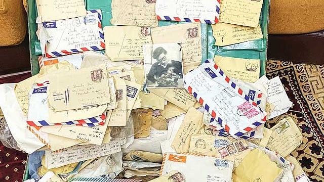 চিঠিই ছিল ভালোবাসার যোগাযোগের একমাত্র মাধ্যম