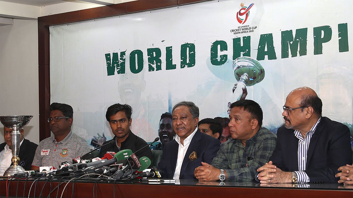 অনূর্ধ্ব–১৯ দলের ক্রিকেটারদের নিয়ে অনূর্ধ্ব–২১ দল গঠন করতে চান বিসিবি সভাপতি। ছবি: প্রথম আলো