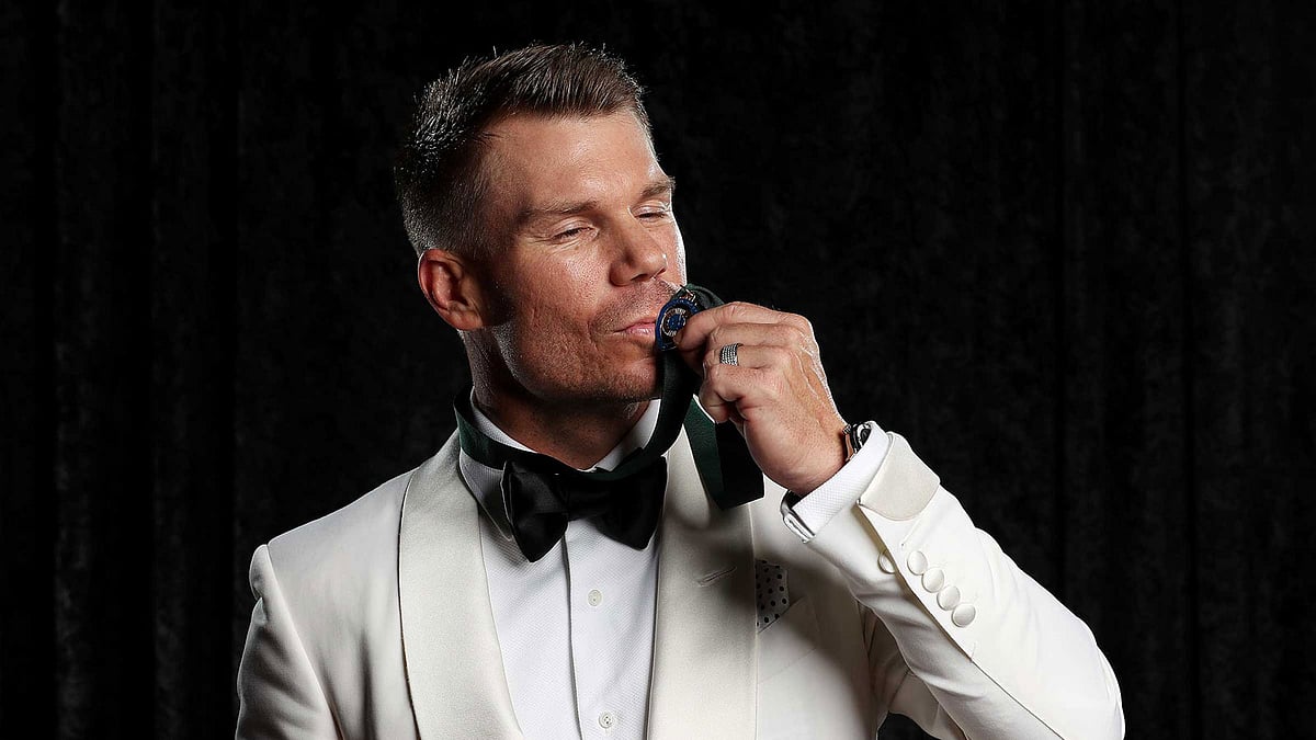 অ্যালান বোর্ডার পদক পাওয়ার পর ডেভিড ওয়ার্নার। ছবি : ক্রিকেট অস্ট্রেলিয়া