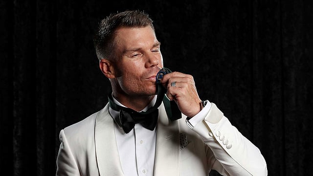 অ্যালান বোর্ডার পদক পাওয়ার পর ডেভিড ওয়ার্নার। ছবি : ক্রিকেট অস্ট্রেলিয়া