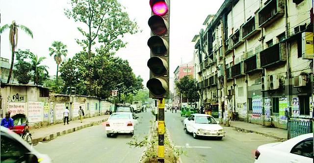 লাভ রোডে আড্ডায় মেতে ওঠে তরুণেরা। ছবি: সংগৃহীত