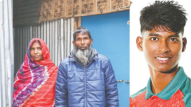 শাহিন আলমের মা সাতিনা বেগম ও বাবা সাহাদাৎ হোসেন। ছবি: লেখক