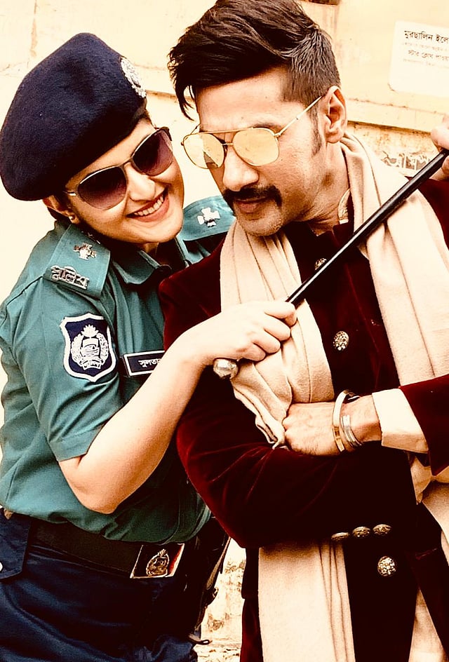 ‘পাফ ড্যাডি’র শুটিংয়ে পরীমনি ও সজল। ছবি: ফেসবুক