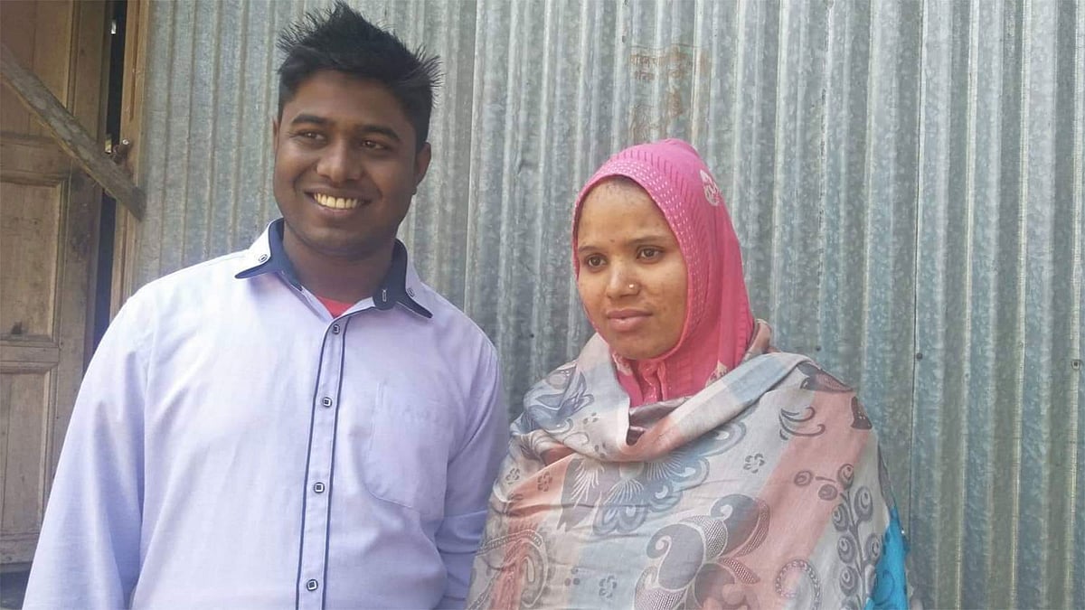 নেপালি স্ত্রীর সঙ্গে নাজমুল।  ছবি: প্রথম আলো