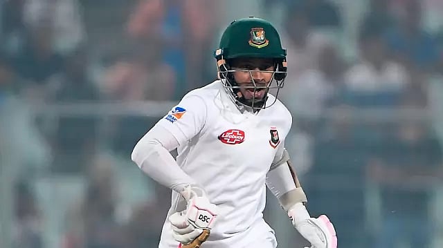 মুশফিকুর রহিম। গত কয়েক বছরে টেস্টে ধারাবাহিক মুশফিকুর রহিম বাংলাদেশের সবচেয়ে নির্ভরশীলতার প্রতীক। ছবি: এএফপি